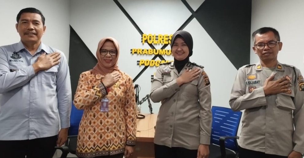 Menekan Kekerasan Terhadap Anak, Ini Pesan DPPPKBPPAA Melalui Podcast Polres Prabumulih
