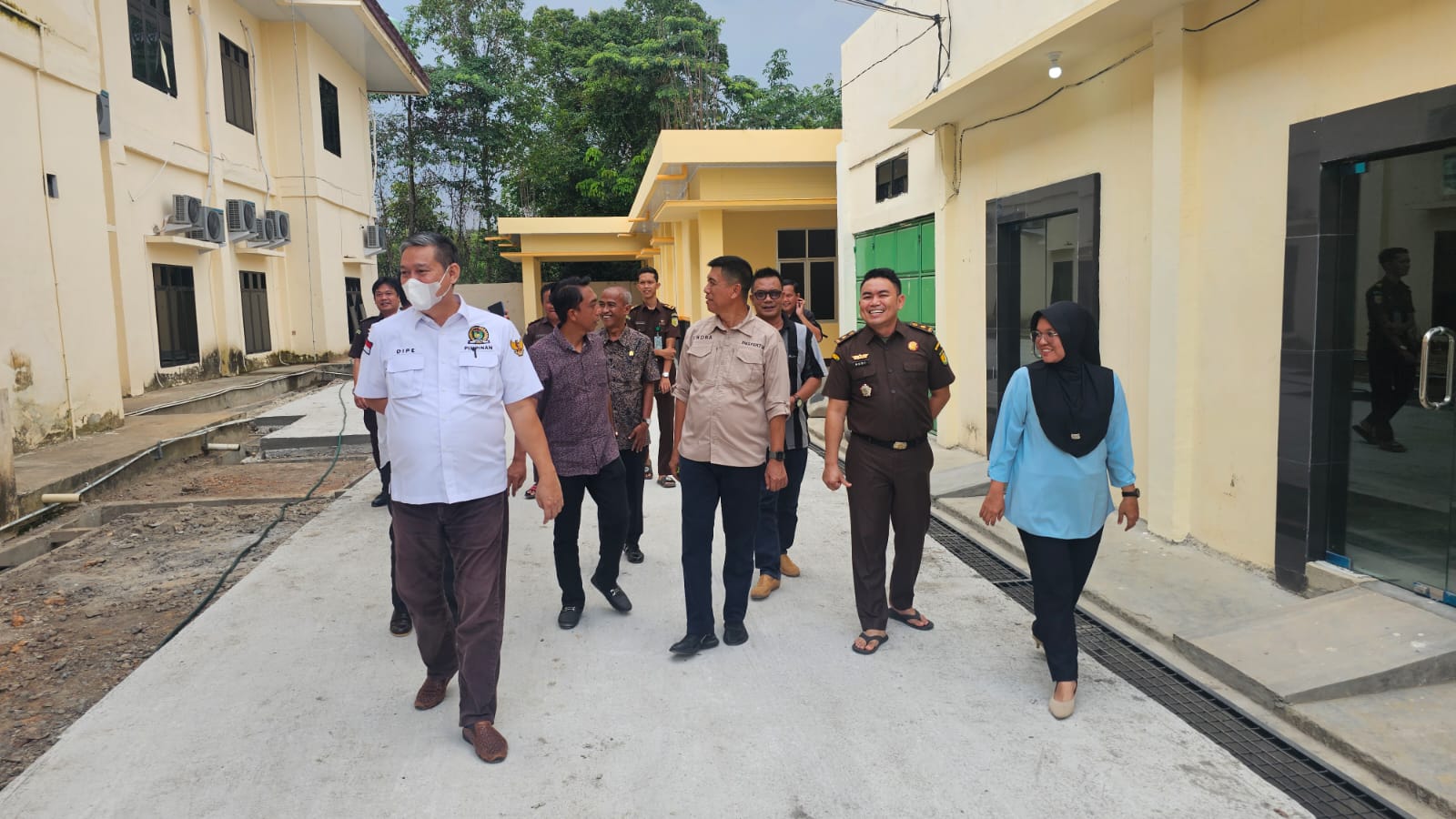 Pagar Beton Miring Pimpinan dan Komisi III DPRD Lakukan Sidak