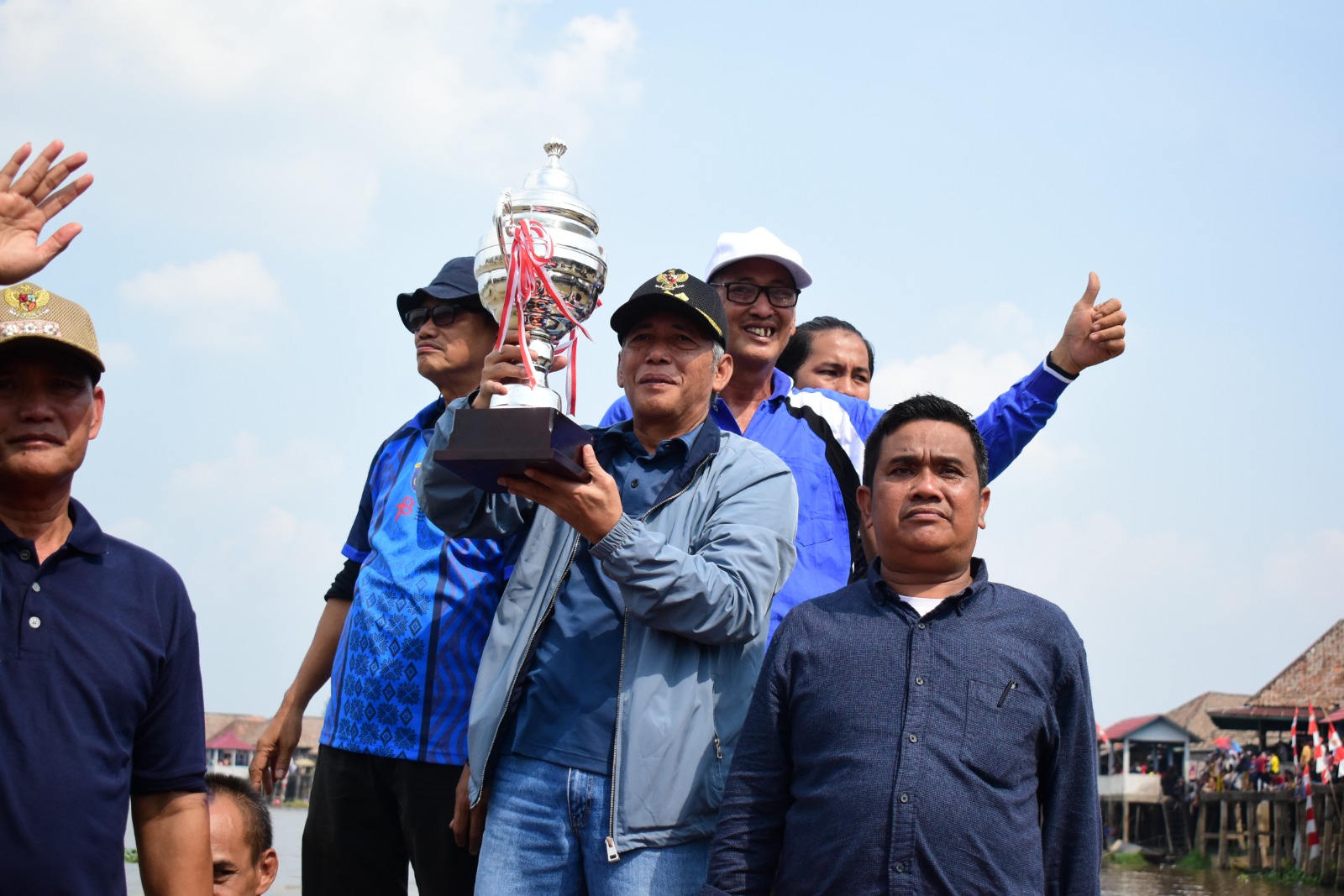Lomba Kebut Perahu di Sungai Babatan, Bupati Iskandar: Budaya yang Patut Kita Lestarikan