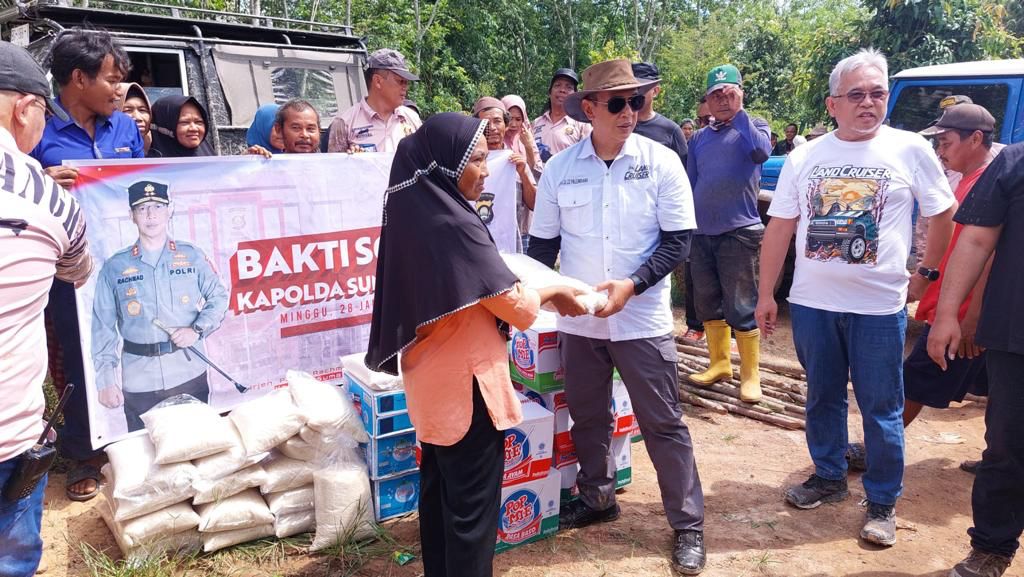 Kapolda Sumsel Irjen A. Rachmad Wibowo Gandeng Komunitas 4X4, Salurkan Bantuan untuk Masyarakat Terdampak Banjir
