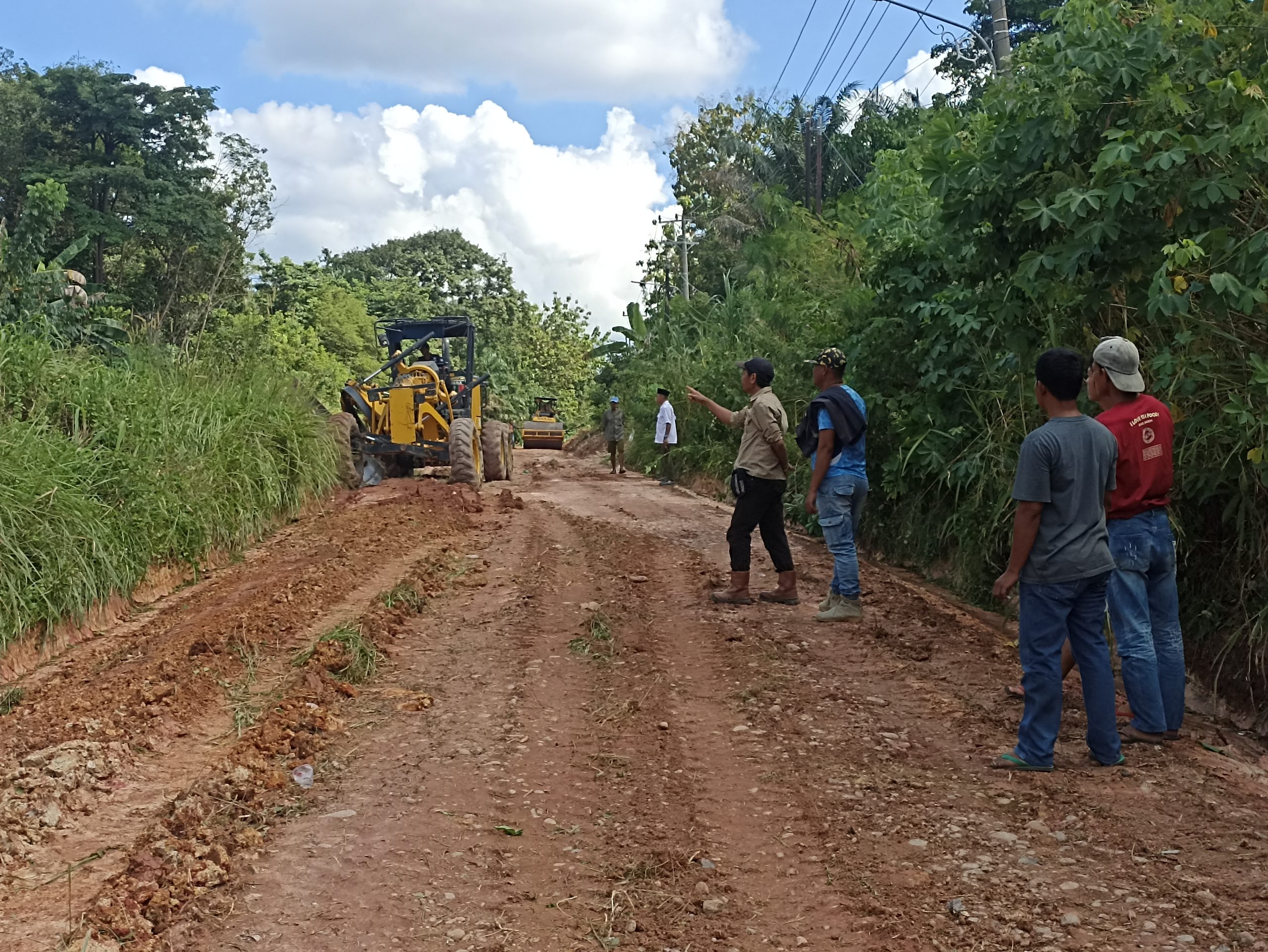 Bantu Akses Jalan, Warga Inginkan Arlan Walikota Prabumulih