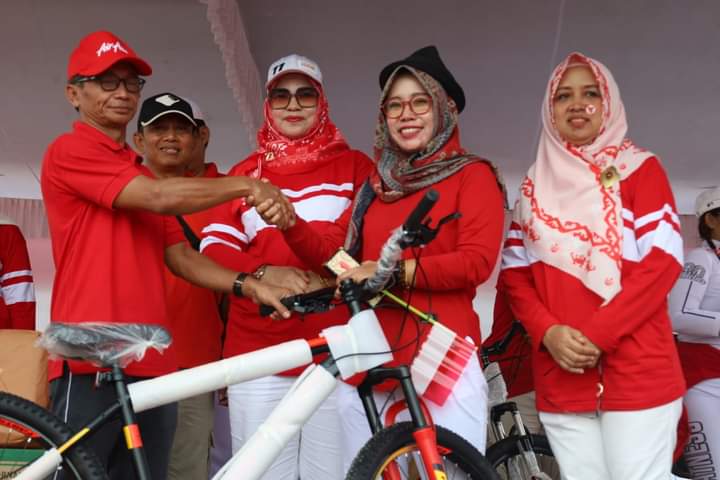 Ratusan ASN dan Masyarakat Ikuti Jalan Sehat Pemkab Lamtim, Meriahkan HUT RI ke-79