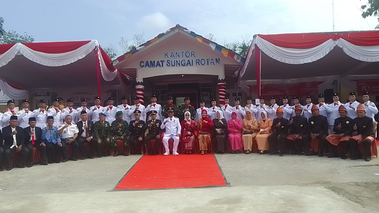 Meriah Karnaval 17-an di Sungai Rotan, dari Parade Mobil, Drum Band hingga Penampilan Pakaian Adat