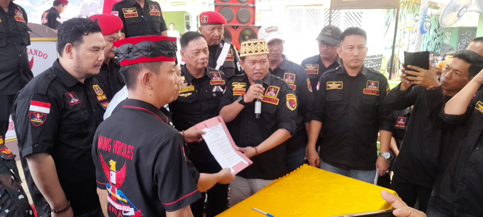 Ketua DPD GRIB Lampung Serahkan SK Kepengurusan DPC Lampung Timur