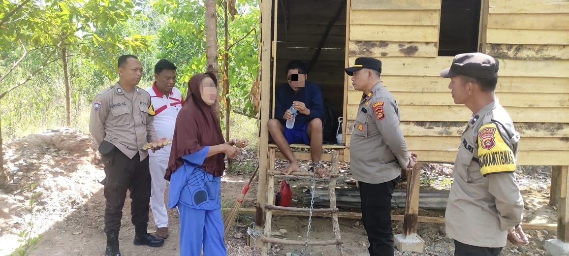 Gara-gara Sering Membuat Malu Keluarganya, Seorang Ibu di Prabumulih ‘Hukum’ Anaknya dengan Cara Dipasung 