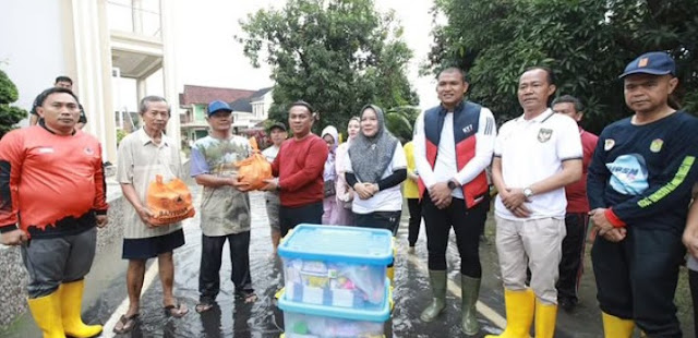 Wakil Wali Kota Bersama Ketua DPRD Prabumulih Tinjau Banjir di Kelurahan Sukaraja