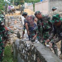 Mengukuhkan Fondasi Jembatan Anggoeya Dari Tangan Terampil Anggota Satgas TMMD ke-127 Kodim 1417/Kendari