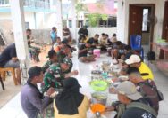 Hangatnya Kekeluargaan, Ibu Rostia Sajikan Masakan Spesial untuk Personel TMMD 127 Kodim Kendari