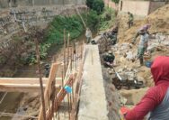TMMD 127 Kodim 1417/Kendari Mulai Pasang Papan Mal Jembatan di Anggoeya