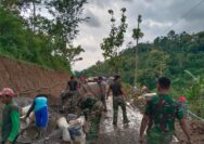 Hujan Membawa Berkah, Begitu Semboyan Satgas TMMD Ke-127 Dan Warga Desa Kembang