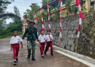 Begini Bukti Kedekatan Anggota Satgas TMMD 127 Kodim Wonogiri Dengan Anak Sekolah Dasar ‎ ‎