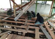 Satgas TMMD 127 Kodim 1417/Kendari Percepat Pemasangan Lantai Papan RTLH