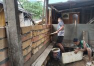 Sentuhan Tangan Satgas TMMD 127: Dinding Rumah Warga Petoaha Mulai Bersolek