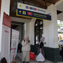 Stasiun Bandung Tingkatkan Pelayanan, Akses Penumpang KA Feeder Whoosh Dipusatkan ke Sisi Utara Stasiun