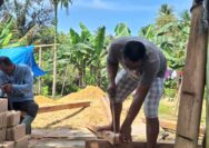 Satgas TMMD 127 dan Warga Sambuli ‘Pahat’ Harapan di Rumah Layak Huni