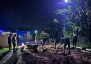 Tak Kenal Lelah, Satgas TMMD 127 Kodim Kendari Lembur Hingga Malam Demi Rampungkan Paving Blok  ​