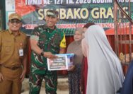 Di Sela Pengecekan TMMD, Tim Wasev ke-127 Berbagi Sembako untuk Warga