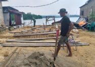 Perkokoh Fondasi, Satgas TMMD 127 Kendari Mulai Pasang Besi RTLH di Nambo