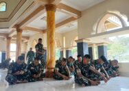 Di Tengah Kesibukan Tugas, Satgas TMMD Pati Tetap Jaga Kewajiban Ibadah Bersama Warga