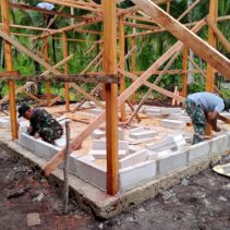 Kian Jelas Bentuknya, Pembangunan Rumah Sasaran TMMD Ke-128 Kodim 1708/BN Capai Tahap Pemasangan Bata