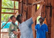 Tahap Demi Tahap, Satgas TMMD Rampungkan Rangka Kamar Rumah Warga