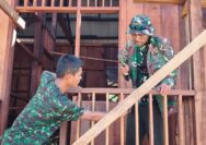 Pembuatan dan Pengecatan Pagar Teras Rumah TMMD Mulai Dikerjakan