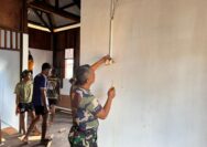 Tahap Instalasi Listrik Rumah TMMD Mulai Dikerjakan di Kampung Keakwa