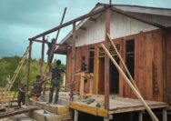 Tahap Renovasi Gereja Berlanjut, Satgas TMMD Kerjakan Pembuatan Teras