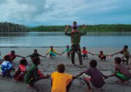 Keceriaan Anak-Anak Keakwa Warnai Kehadiran Satgas TMMD Kodim 1710/Mimika