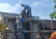 Pengecoran Atap Jadi Simbol Kebersamaan, TMMD Bangun MCK di Desa Godo