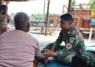 Menyusuri Kampung, Tim Kesehatan Satgas TMMD Layani Warga dari Rumah ke Rumah