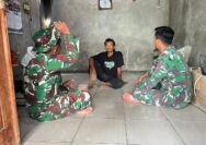 Personil Satgas TMMD 128 Anjangsana Ke Rumah Warga Pererat Tali silaturahmi