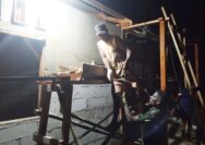 Satgas TMMD Ke-128 Kodim 1708/BN Lembur Malam Demi Percepat Pembangunan Rumah Warga