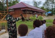 Penuh Tawa dan Semangat, Satgas TMMD Bermain Bersama Anak-Anak Sekolah