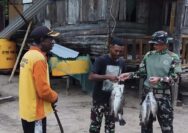 Ketulusan Warga Kampung Keakwa Warnai Kebersamaan dengan Satgas TMMD
