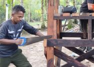 Satgas TMMD Laksanakan Pembuatan Rangka Profil Tank di Kampung Keakwa