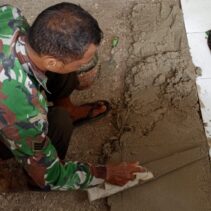 Satgas TMMD Kodim 1708/BN Kebut Pembangunan Rumah Warga, Keramik Lantai Mulai Dipasang