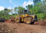 Penimbunan Tanah Sirtu Berlanjut, Satgas TMMD 128 Perkuat Struktur Jalan Desa Umbu Wangu