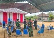 Gotong Royong Satgas TMMD dan Warga Dirikan Tenda Penutupan