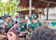 Satgas TMMD Berbagi Kebahagiaan Bersama Anak-Anak di Kampung Keakwa