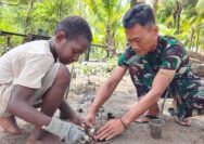 Satgas TMMD Kodim 1710/Mimika Tanamkan Kepedulian Lingkungan Lewat Penanaman Mangrove Bersama Anak-Anak