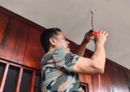 Dikebut, Pemasangan Instalasi Listrik Rumah Warga Program TMMD di Kampung Keakwa Rampung