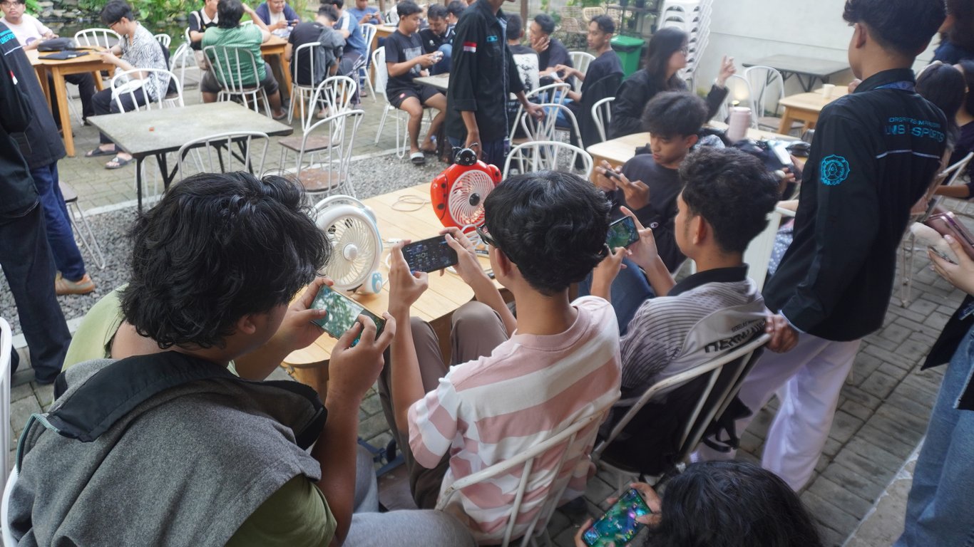 Antusiasme gamers komunitas Solo di mini Tournament EVOS GOPAY Watch Party