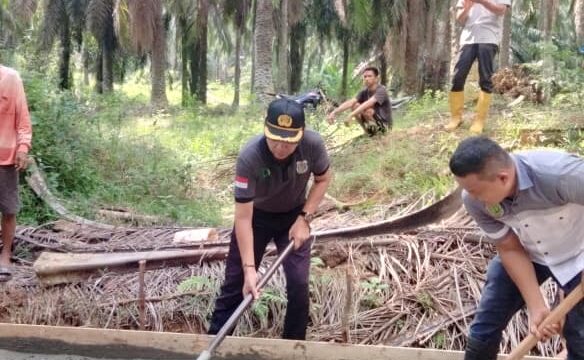 Gotong Royong Bangun Konektivitas, Cor Jalan Penghubung Babat Supat-Lais