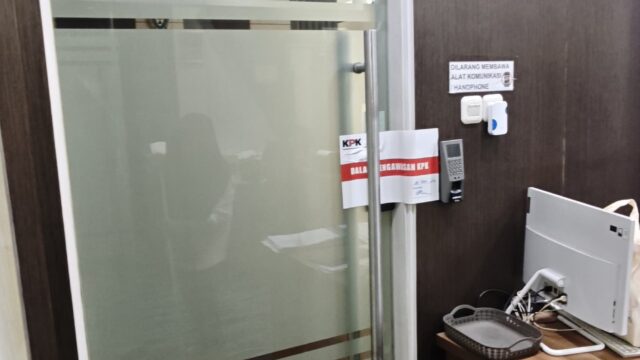KPK Segel Sejumlah Ruangan di Kantor Pemkab Muara Enim, Termasuk Ruang Kerja Bupati