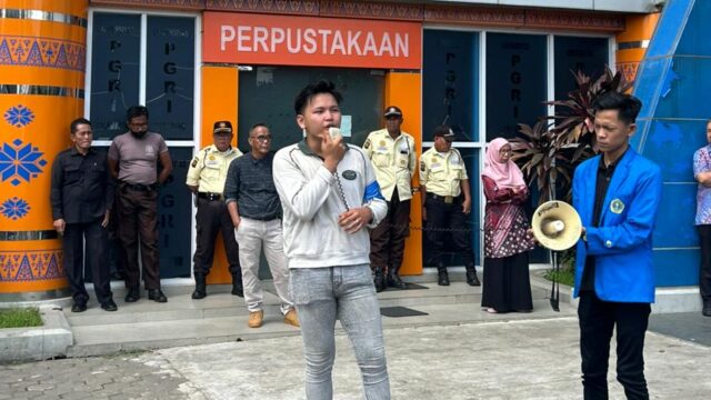 BEM Universitas PGRI Palembang Segel Kantor Rektorat, Desak Rektor Bukman Lian Buka Ruang Dialog