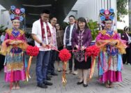 Ribuan Warga Menyaksikan Kemeriahan Flower Parade JIFF 2026, Dorong Kebangkitan Pasar Bunga Rawa Belong