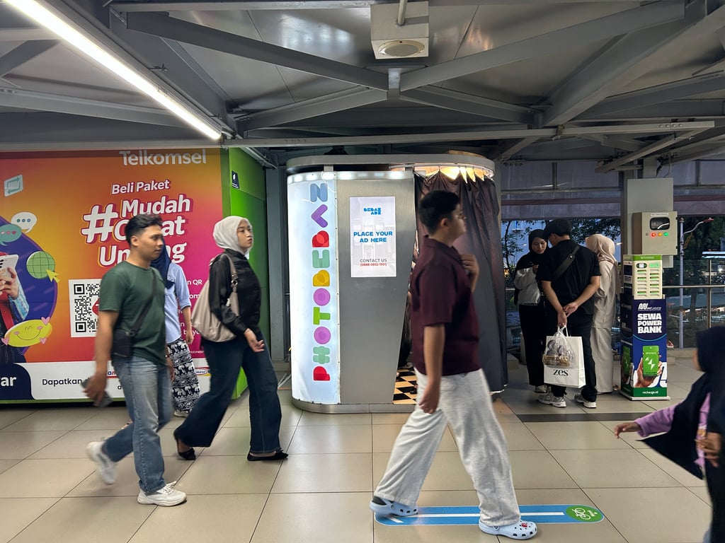 Kini para pelaku bisnis bisa melakukan promosi digital di booth PhotoBebaz melalui Bebaz Adz