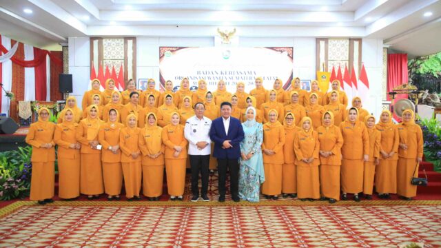 Kukuhkan Pengurus BKOW Sumsel, Gubernur Herman Deru Dorong Lahirnya Inovasi dan Penguatan Peran Perempuan